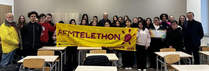 La classe de 1èreST2S fière de la réussite du projet en faveur du Téléthon.